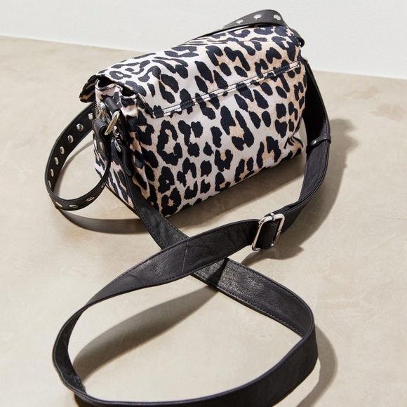 Núnoo Hilma Recycled Canvas Shoulder Bag - Picture 2 of 4